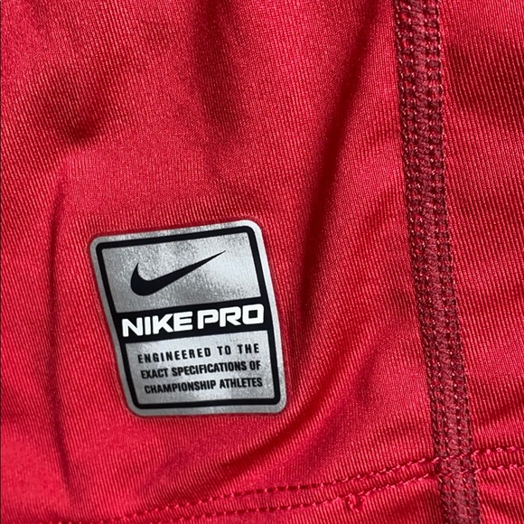 Nike Pro shirt. Size M - Picture 4 of 4